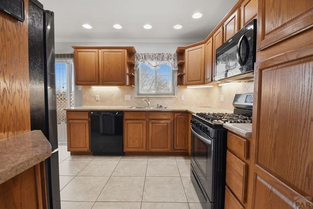 2130 Oakwood Lane, Pueblo, CO 81005