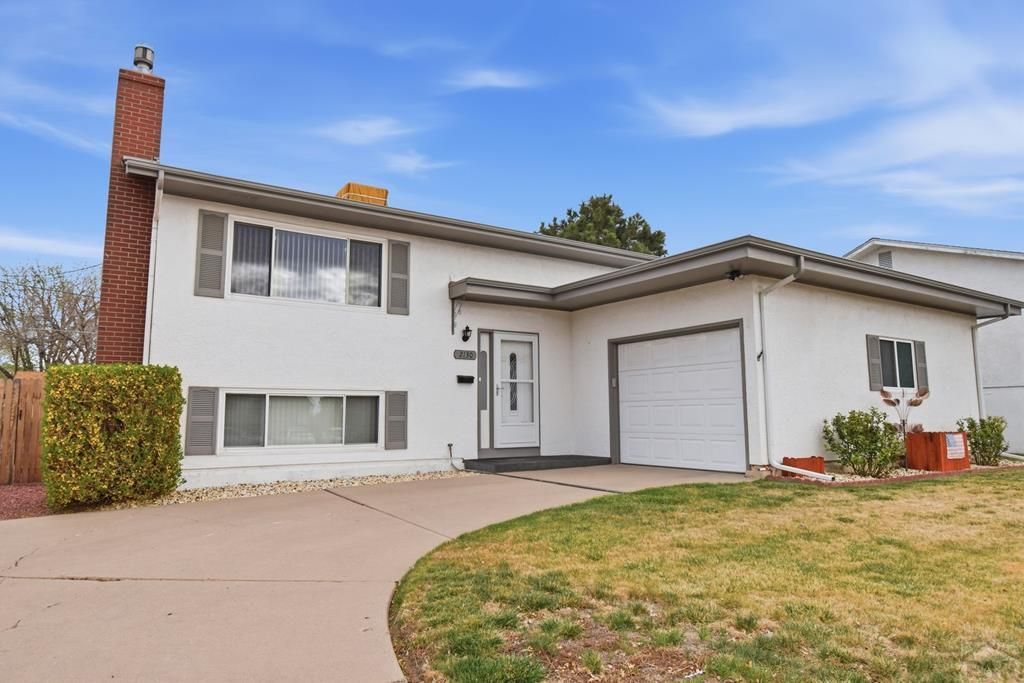 2130 Oakwood Lane, Pueblo, CO 81005
