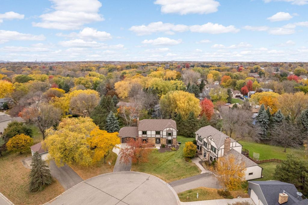 7144 Sherwood Road, Woodbury, MN 55125