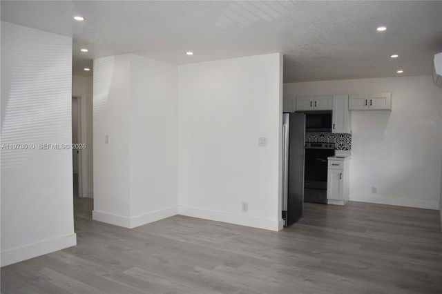 900 NW 8th Ave 3, Pompano Beach, FL 33060