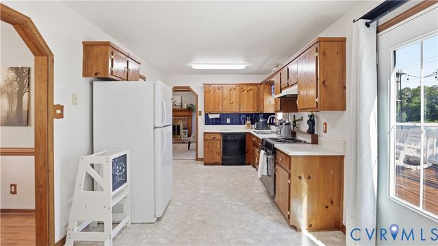 10501 Surry Rd, Chester, VA 23831