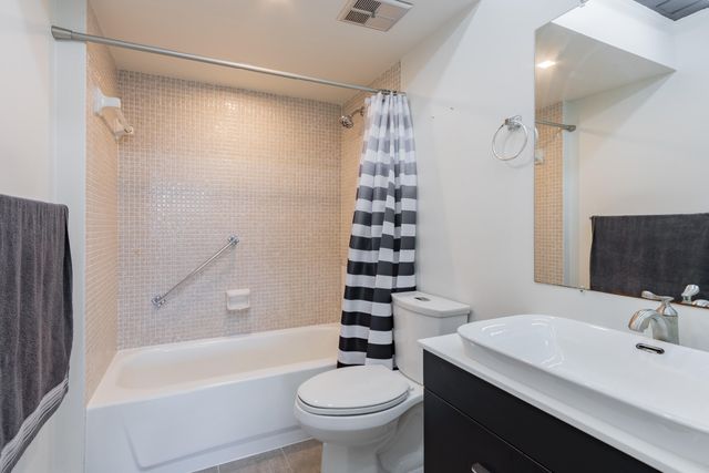 7000 NW 17th Street 419, Plantation, FL 33313