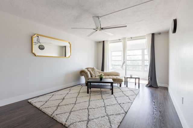 7000 NW 17th Street 419, Plantation, FL 33313