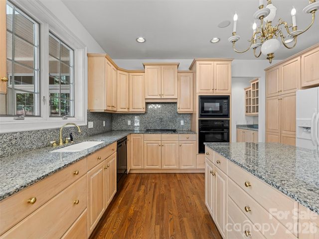 3 Fir Tree Lane, Asheville, NC 28803