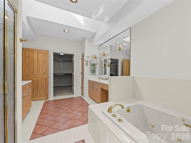 3 Fir Tree Lane, Asheville, NC 28803