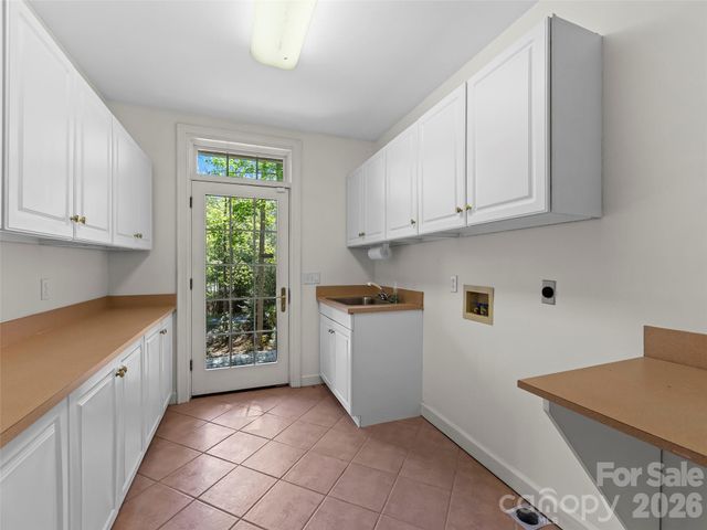 3 Fir Tree Lane, Asheville, NC 28803