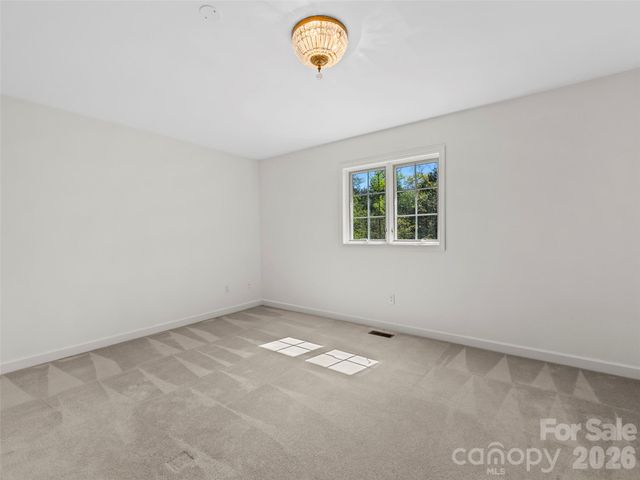 3 Fir Tree Lane, Asheville, NC 28803