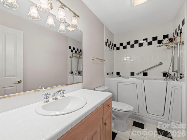 3 Fir Tree Lane, Asheville, NC 28803