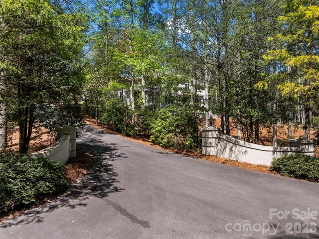3 Fir Tree Lane, Asheville, NC 28803