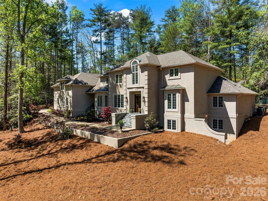 3 Fir Tree Lane, Asheville, NC 28803