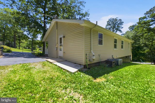 300 OAKBROOK DR, Felton, PA 17322
