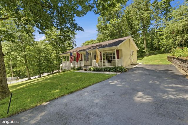 300 OAKBROOK DR, Felton, PA 17322