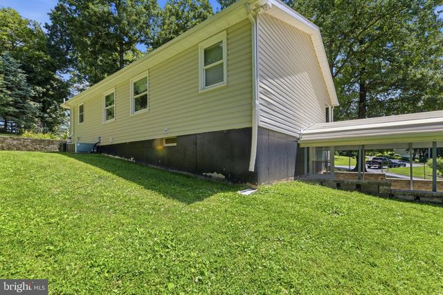 300 OAKBROOK DR, Felton, PA 17322