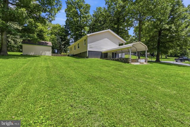 300 OAKBROOK DR, Felton, PA 17322