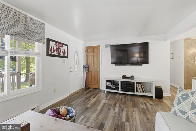 300 OAKBROOK DR, Felton, PA 17322