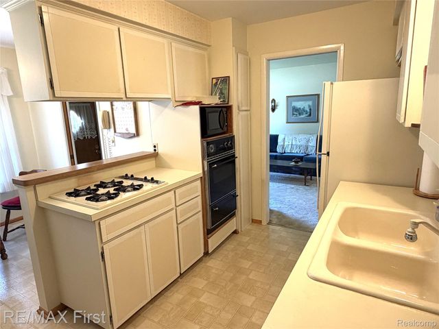 25886 Masch Avenue, Warren, MI 48091