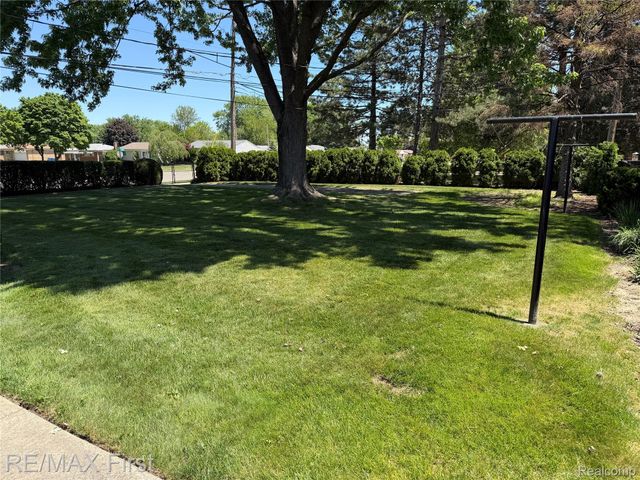 25886 Masch Avenue, Warren, MI 48091