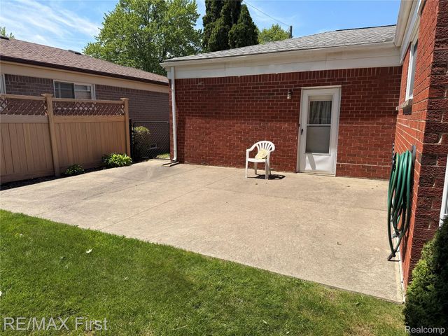 25886 Masch Avenue, Warren, MI 48091