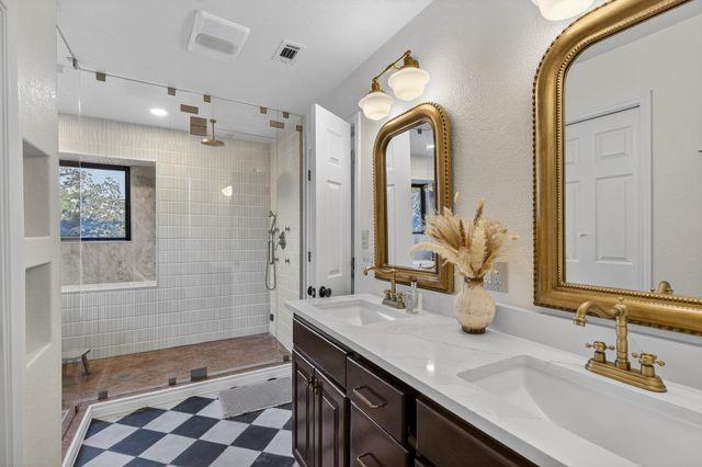 435 Oxbow TRL, Marble Falls, TX 78654