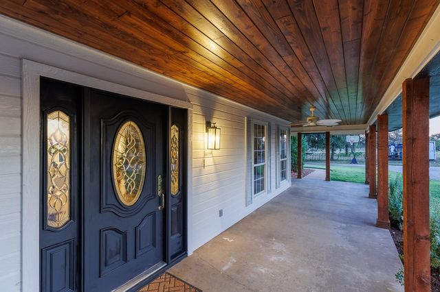 435 Oxbow TRL, Marble Falls, TX 78654
