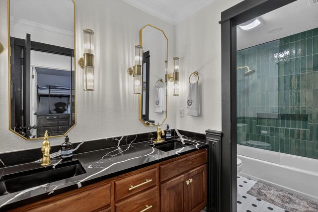 435 Oxbow TRL, Marble Falls, TX 78654