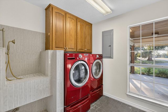 435 Oxbow TRL, Marble Falls, TX 78654