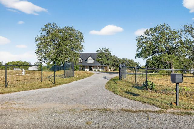 435 Oxbow TRL, Marble Falls, TX 78654