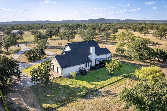 435 Oxbow TRL, Marble Falls, TX 78654
