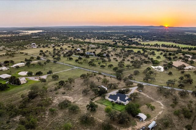 435 Oxbow TRL, Marble Falls, TX 78654