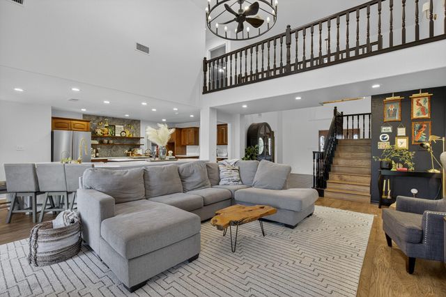 435 Oxbow TRL, Marble Falls, TX 78654