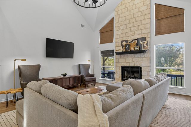 435 Oxbow TRL, Marble Falls, TX 78654