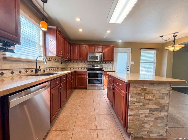 5002 WHISPER CV, Schertz, TX 78108