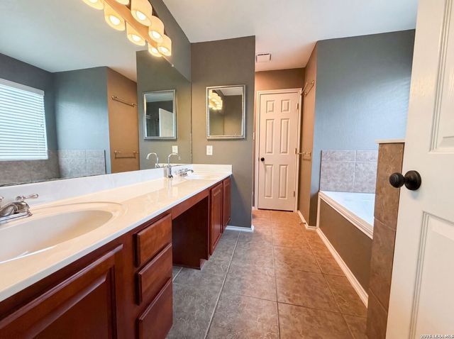 5002 WHISPER CV, Schertz, TX 78108