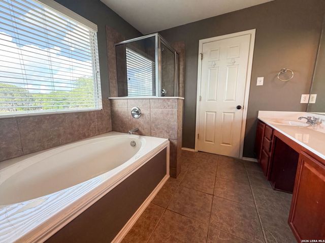 5002 WHISPER CV, Schertz, TX 78108
