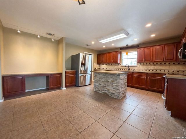 5002 WHISPER CV, Schertz, TX 78108