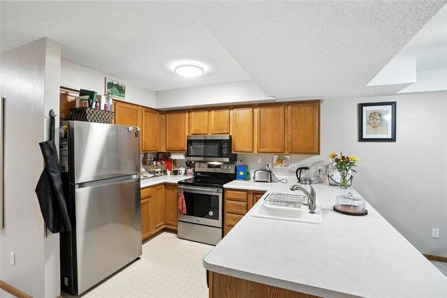 414 West Side Drive, Iowa City, IA 52246