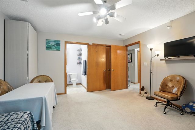 414 West Side Drive, Iowa City, IA 52246