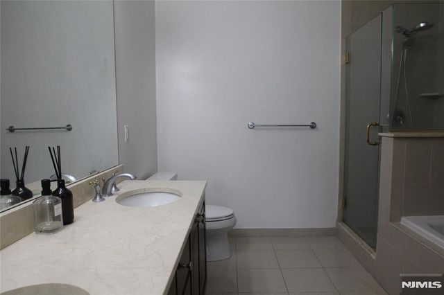 2403 Windsor Park Court 403, Englewood, NJ 07631