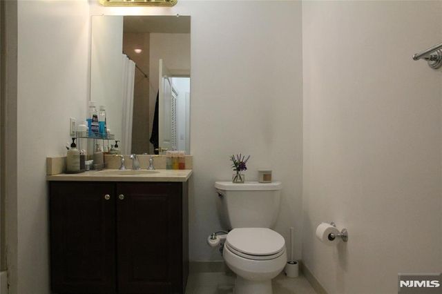 2403 Windsor Park Court 403, Englewood, NJ 07631