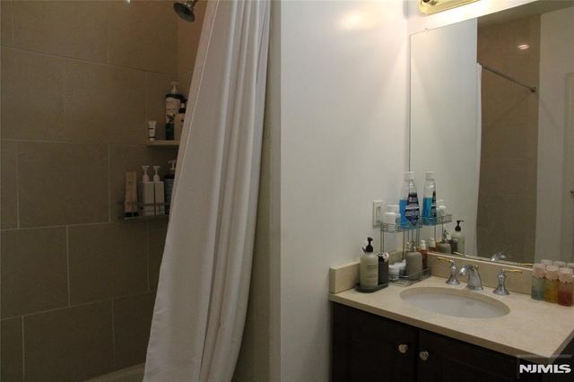 2403 Windsor Park Court 403, Englewood, NJ 07631