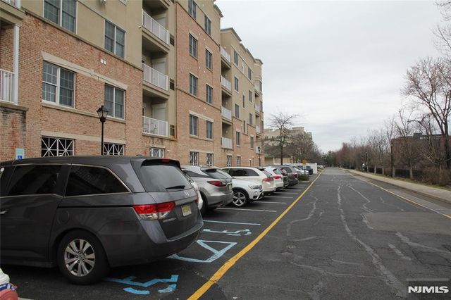 2403 Windsor Park Court 403, Englewood, NJ 07631