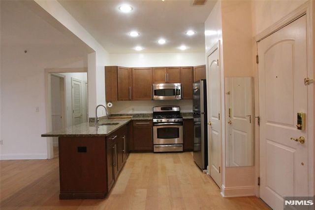 2403 Windsor Park Court 403, Englewood, NJ 07631