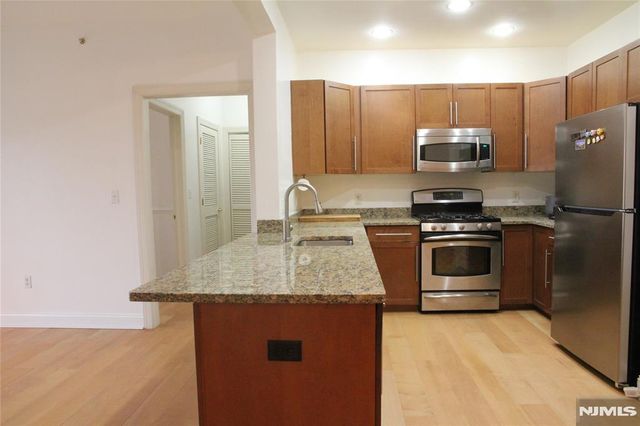 2403 Windsor Park Court 403, Englewood, NJ 07631