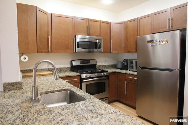 2403 Windsor Park Court 403, Englewood, NJ 07631