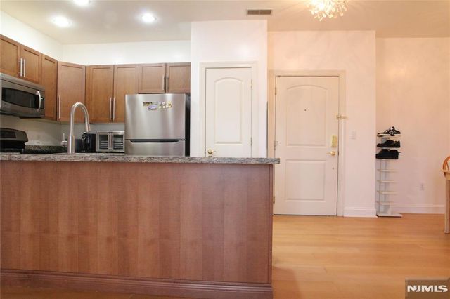 2403 Windsor Park Court 403, Englewood, NJ 07631