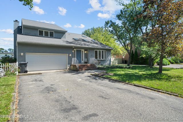683 Mccormick Drive, Toms River, NJ 08753