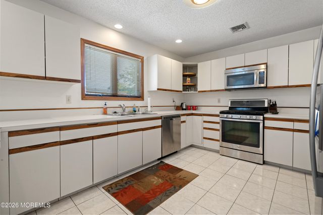 683 Mccormick Drive, Toms River, NJ 08753