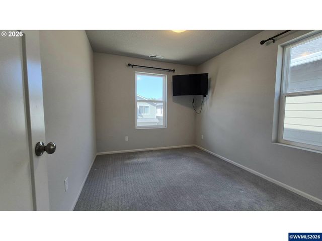 1943 NW Kent St, Mcminnville, OR 97128