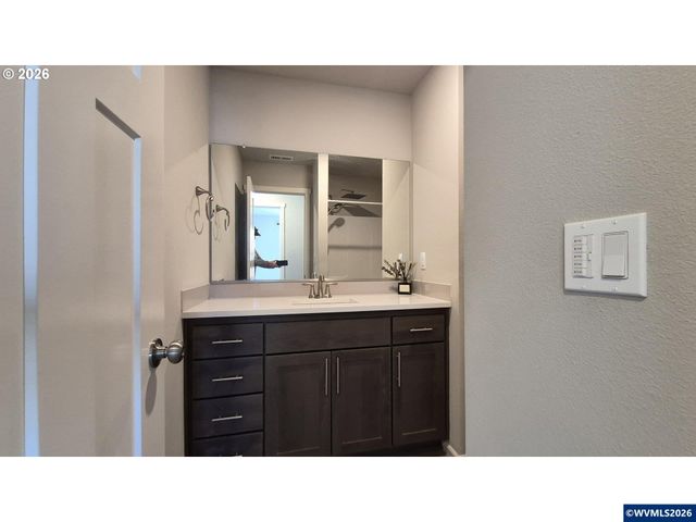 1943 NW Kent St, Mcminnville, OR 97128