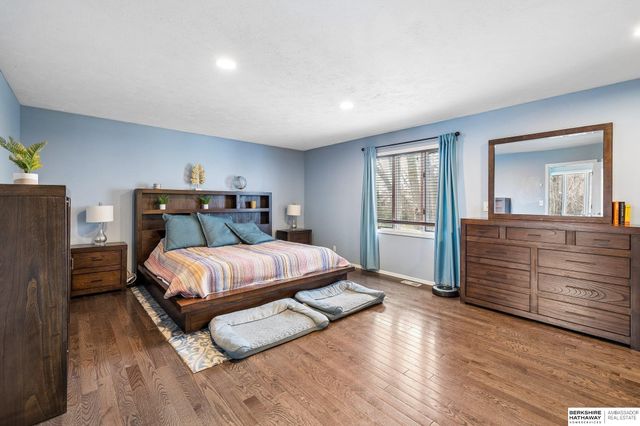 11819 Jefferson Plaza, Omaha, NE 68137